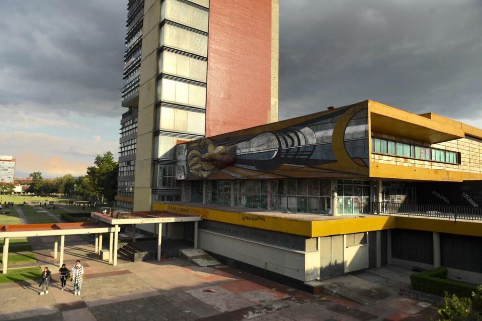 Mural 'El derecho a la educación', de David Alfaro Siqueiros, en la Rectoría de la UNAM (Cuartoscuro).
