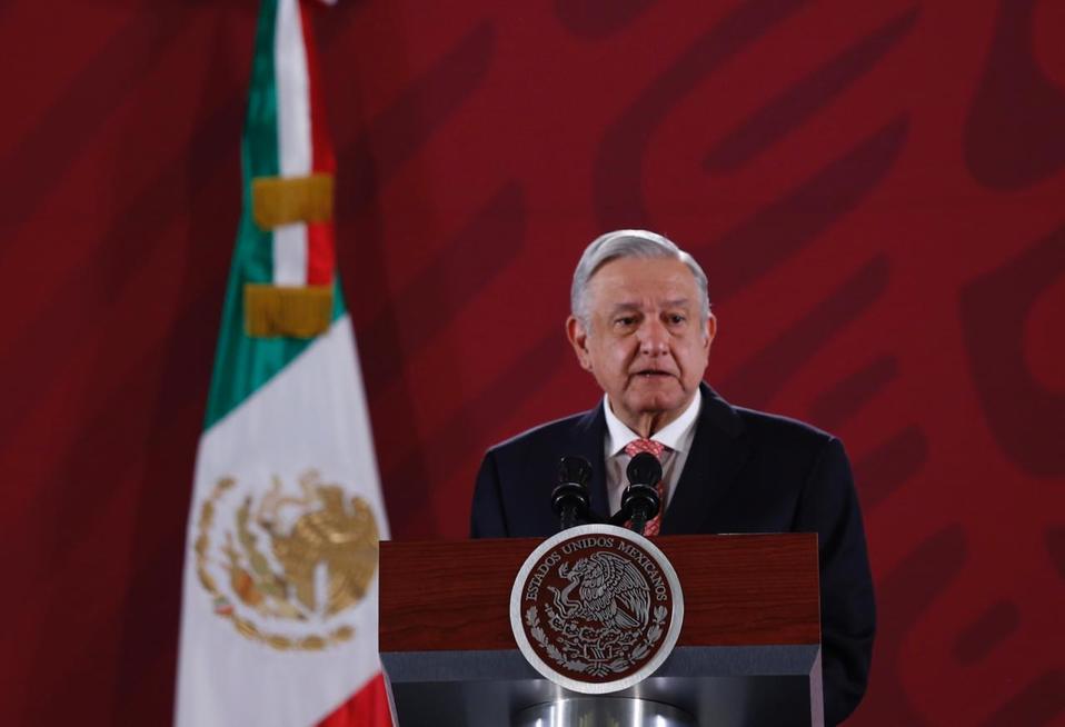 El presidente Andrés Manuel López Obrador dijo que México analiza si reconoce al gobierno interino de Bolivia