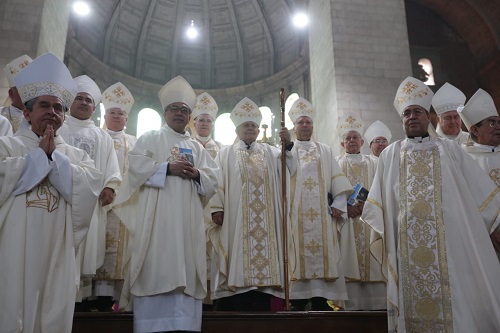 La ceremonia se realizó este domingo en la Catedral de Toluca. (Tania Contreras)