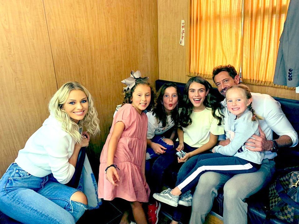 Gabriel Soto publicó una imagen de sus hijas junto a Irina Baeva, su actual pareja (Instagram).