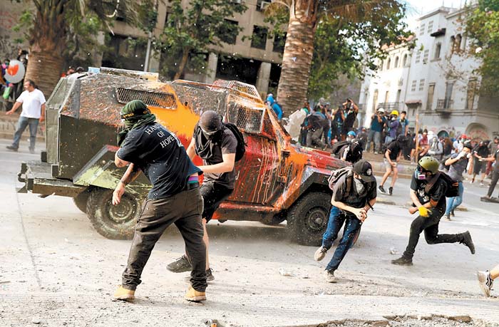 Un grupo reducido de encapuchados protagonizó incidentes aislados. Reuters