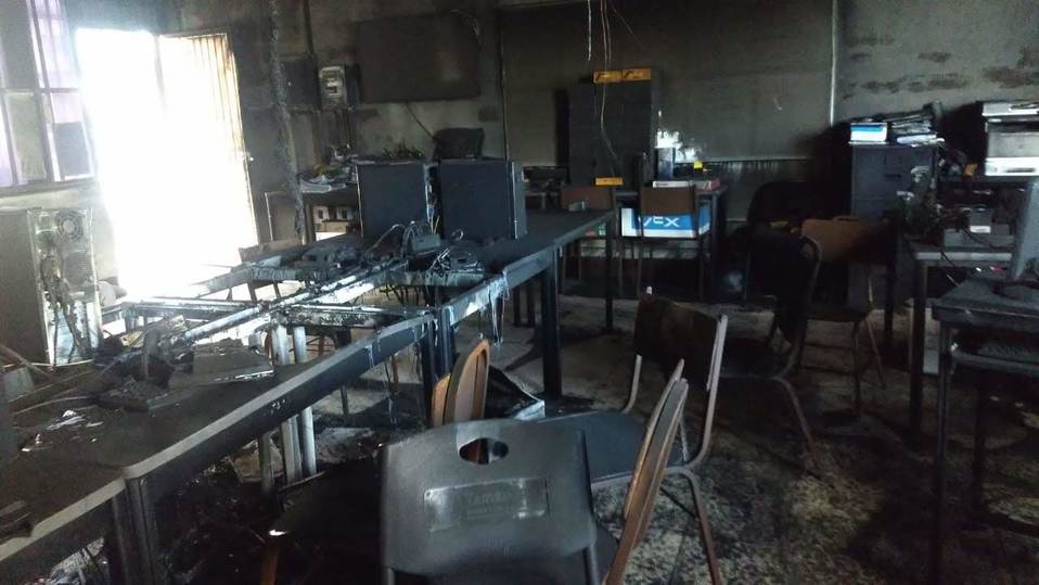 Incendio en secundaria 20 de Noviembre por cortocircuito (Foto/Sandra Sosa)