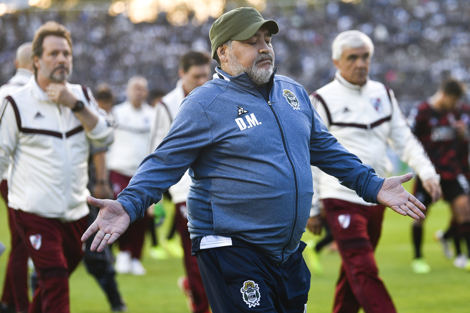 Maradona renuncia al club Gimnasia y Esgrima La Plata (AP)
