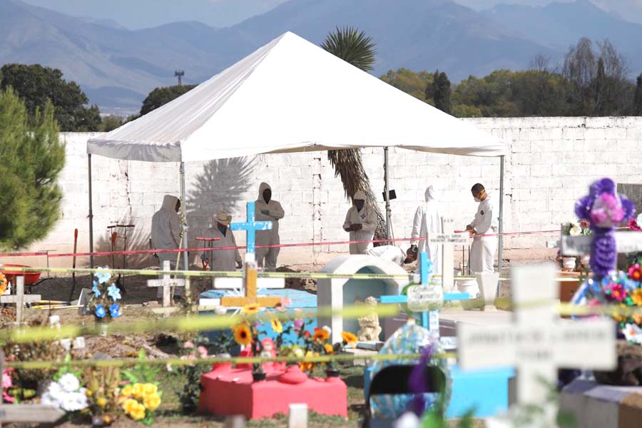 Se realizó una exhumación masiva de entre 37 y 40 cuerpos. (Especial)