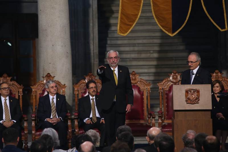 Toma de protesta del Dr. Enrique Luis Graue Wiechers. (Juan Carlos Bautista)