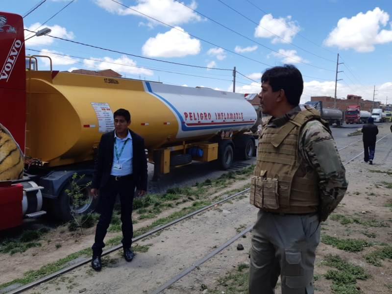 Militares y policías desbloquearon la refinería Senkata entre incidentes. (Sergio Martínez Estrada)