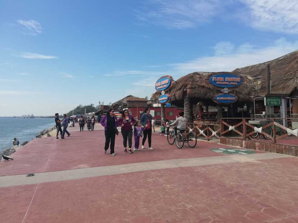 Visitantes a playa Miramar (Foto/Denis Sánchez)