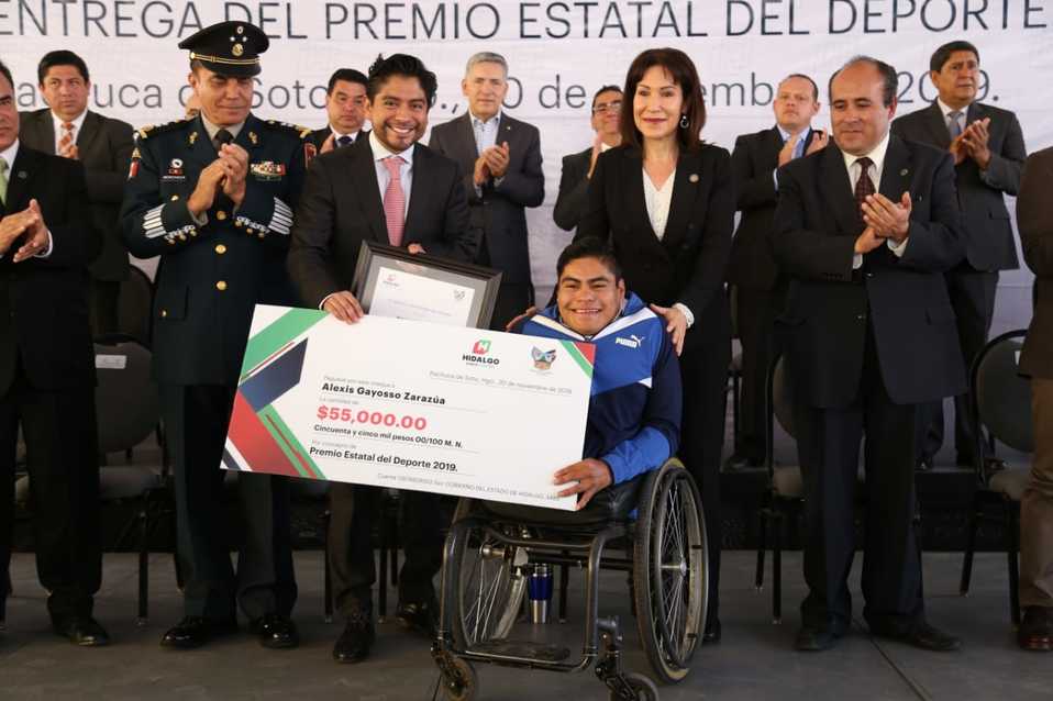 Alexis Gayosso Zarazúa fue uno de los deportistas hidalguenses que recibió el premio. (Jorge Sánchez)