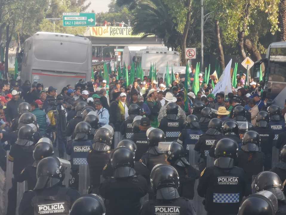 Los campesinos amagaron con irrumpir el desfile del 20 de noviembre, ello como protesta para que se cumplan sus exigencias./ César Velázquez