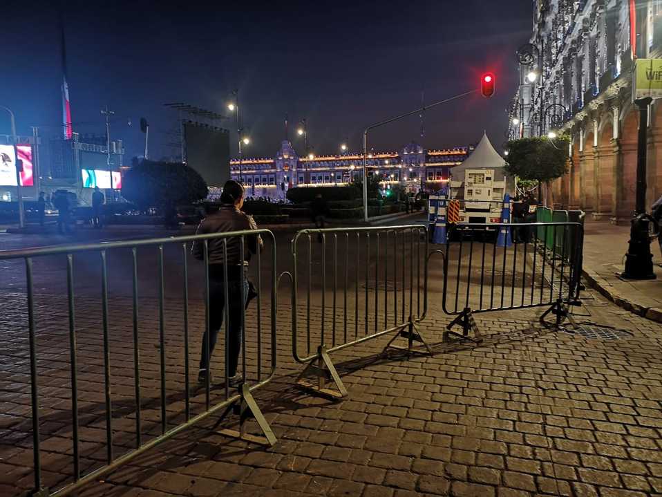 Cierran calles del Zócalo por desfile del 20 de noviembre. (César Velázquez)