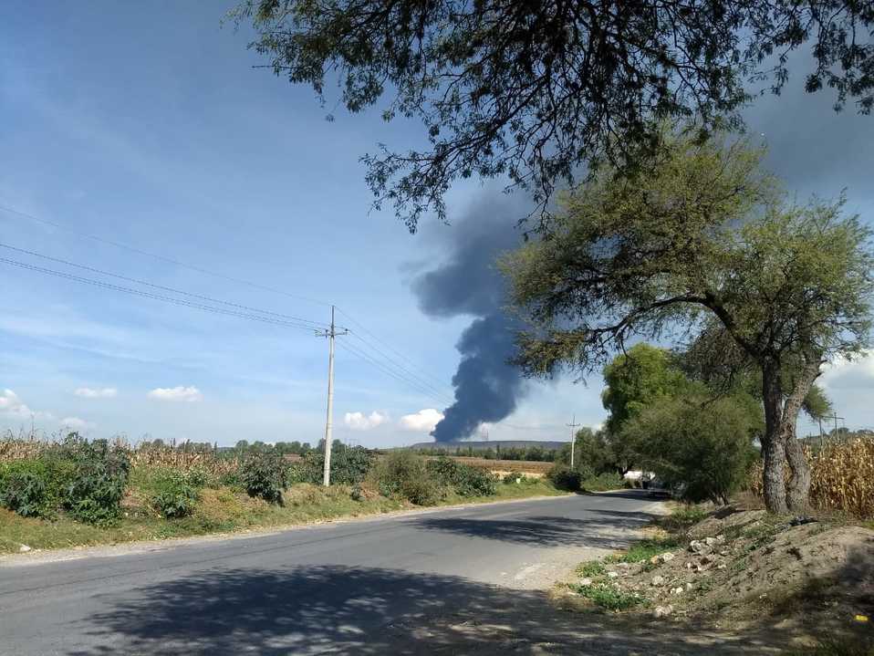 Habitantes reportan una nube de humo en Ulapa, junto a la subestación de CFE Juandhó. (Cortesía)