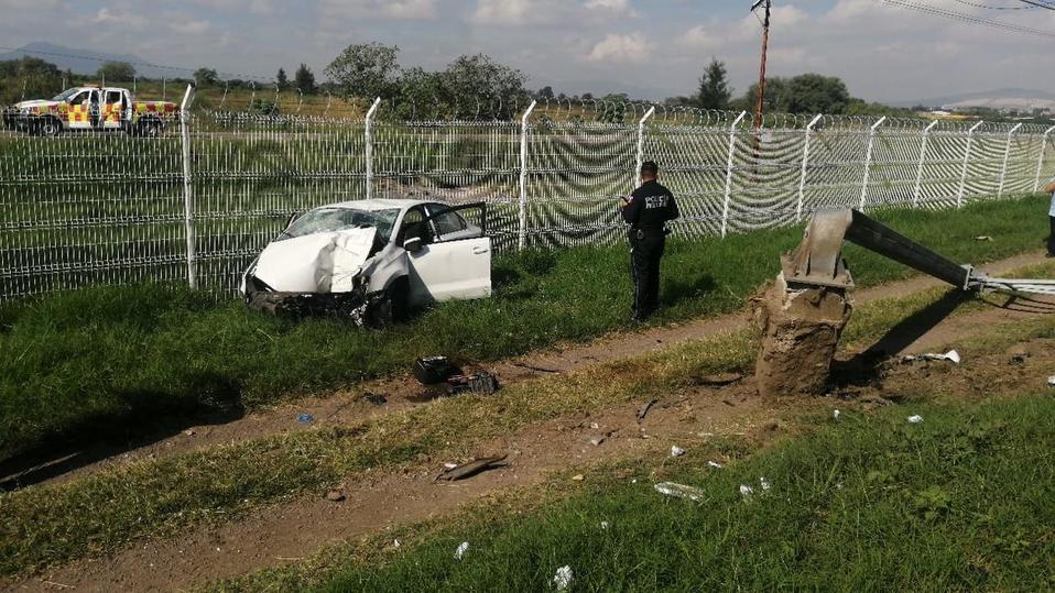 El percance sucedió poco antes del ingreso al aeropuerto Internacional de Guadalajara, aproximadamente en el kilómetro 17