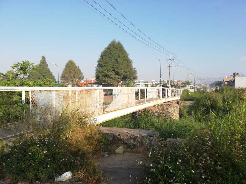 Tlaquepaque piden arreglar puente de canal en Parques de la Victoria Grupo Milenio