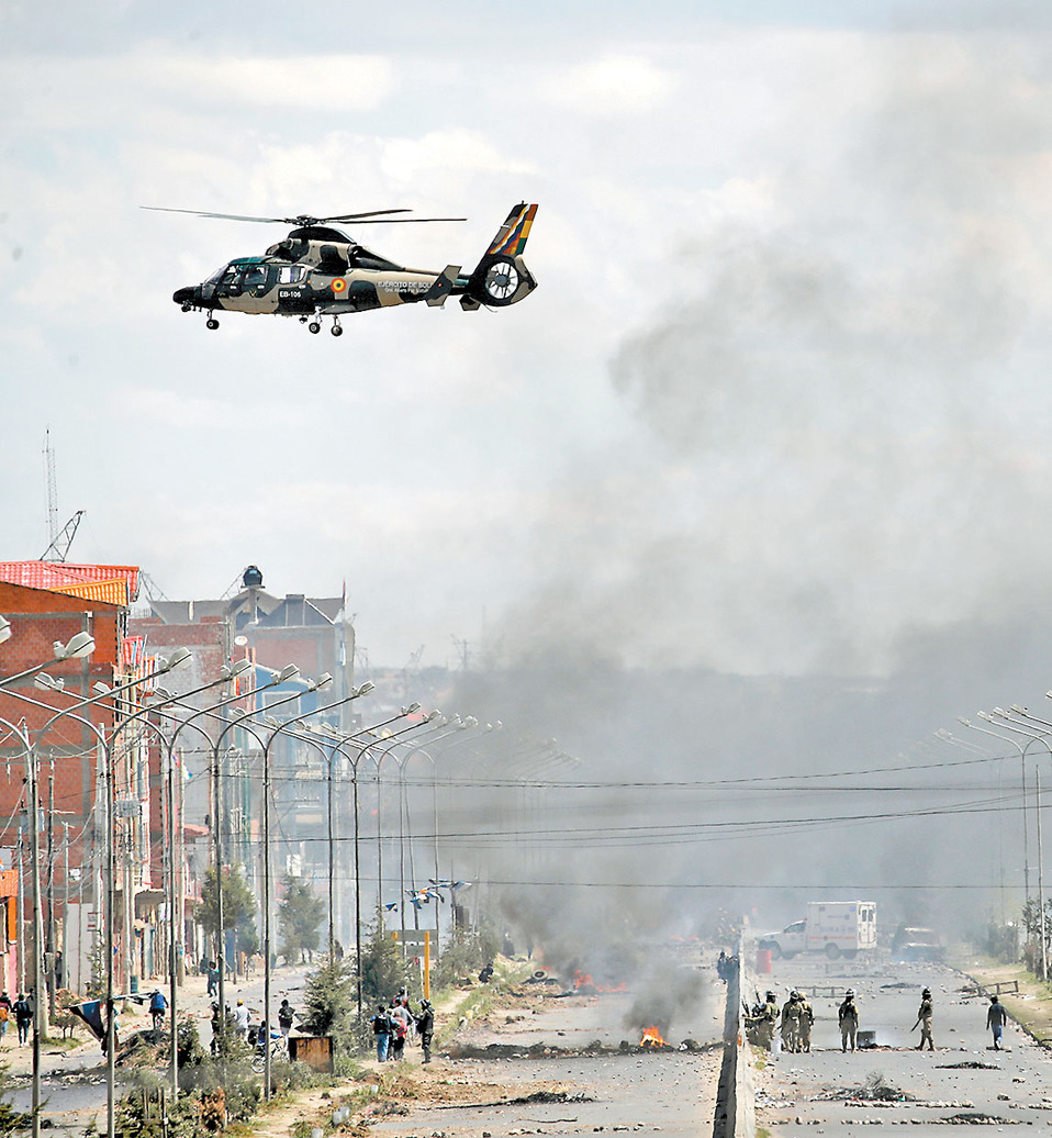 La violencia dejó al menos 30 heridos en la zona suburbana de La Paz. (AP)