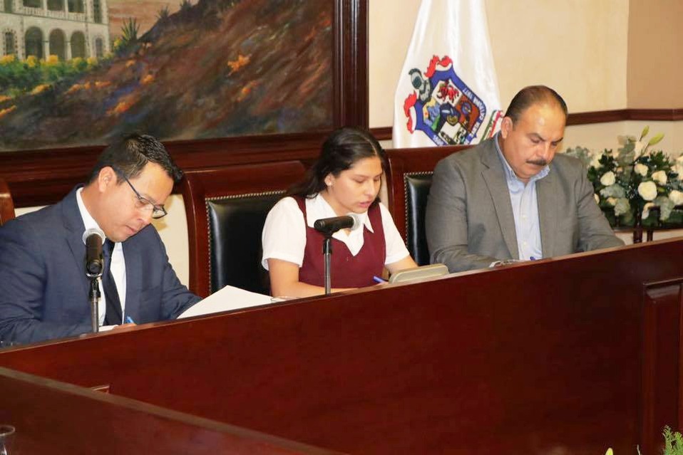 La alumna efectuó una gira de trabajo como "alcaldesa" acompañada del  munícipe Héctor Castillo Olivares  (FOTO: Especial)