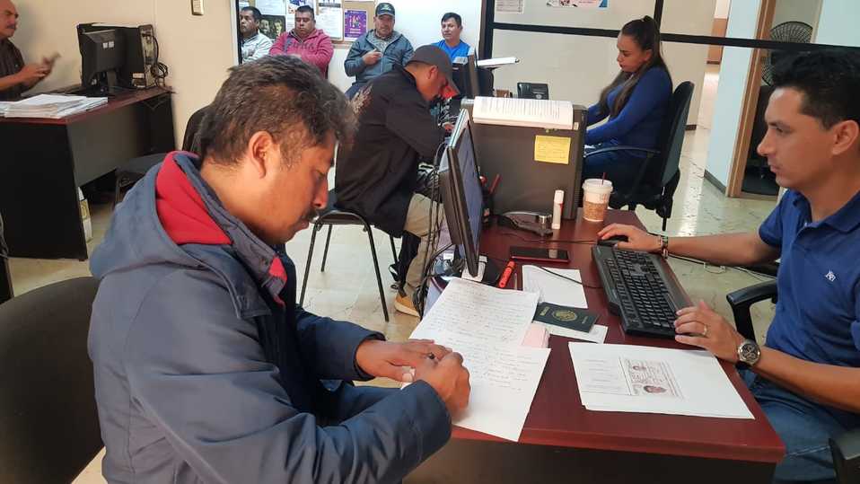 Los trabajadores deberán de cumplir un tiempo de entre dos y ocho meses en ese país. (Especial)