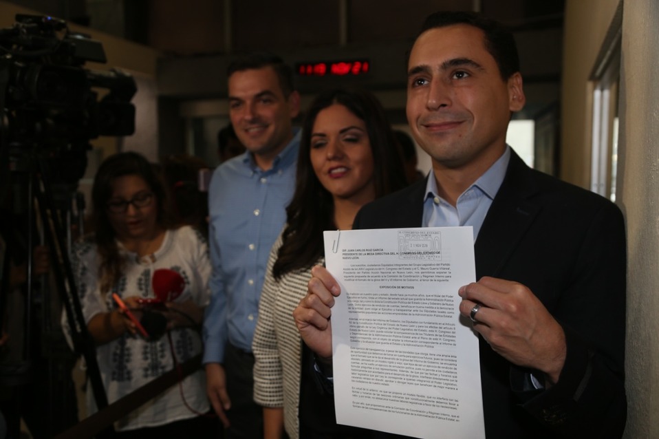 La propuesta fue presentada por Luis Susarrey, Itzel Castillo y Mauro Guerra, del PAN en NL. Foto: Jorge López.