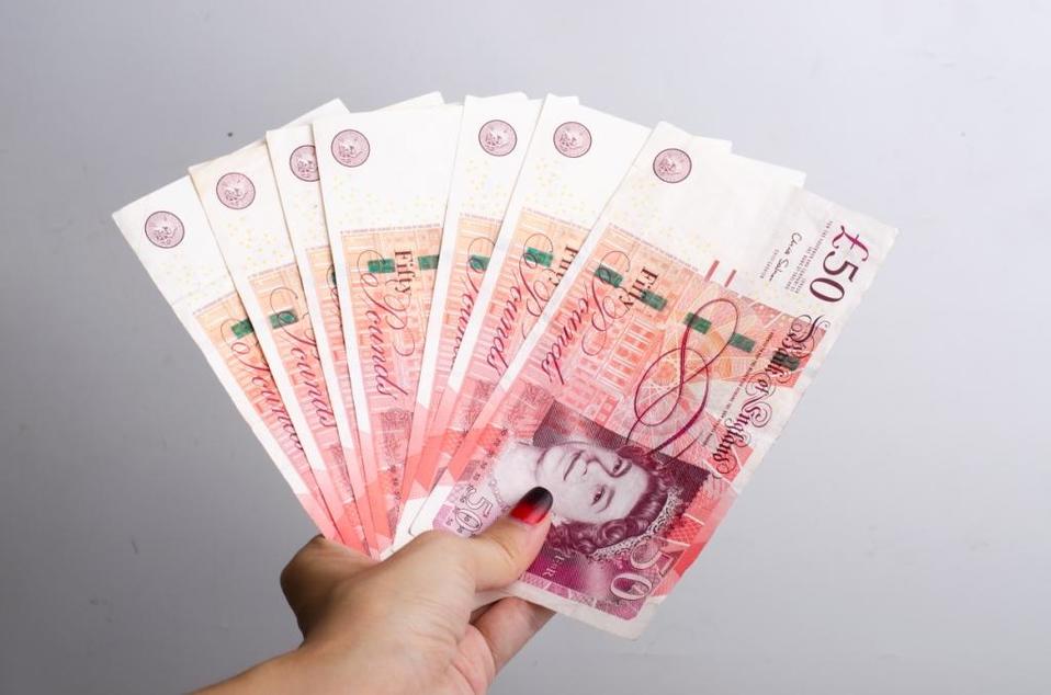 En este pueblo antiguo de Inglaterra encontraron un fajo de billetes. (Shutterstock)