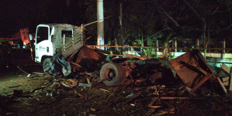 Ese es el coche bomba que explotó frente a la estación policial en Colombia. (Proclama del Cauca)