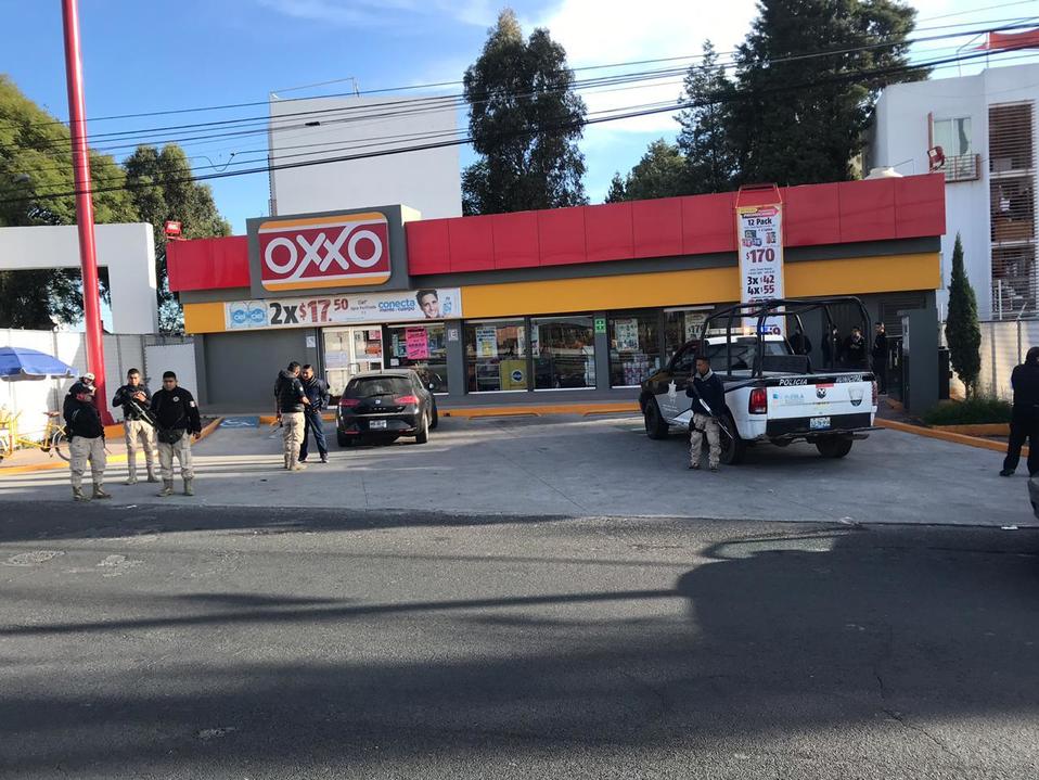 Elementos de la Policía Municipal y de la Policía Estatal montaron un operativo para buscar a los presuntos delincuentes, pero sin éxito. (Especial)
