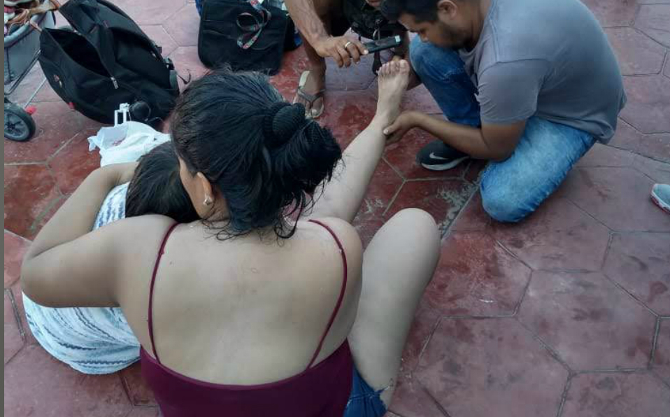 Madre e hija casi son "tragadas" por playa Miramar, tras meterse a zona prohibida (Foto/Anahy Meza)