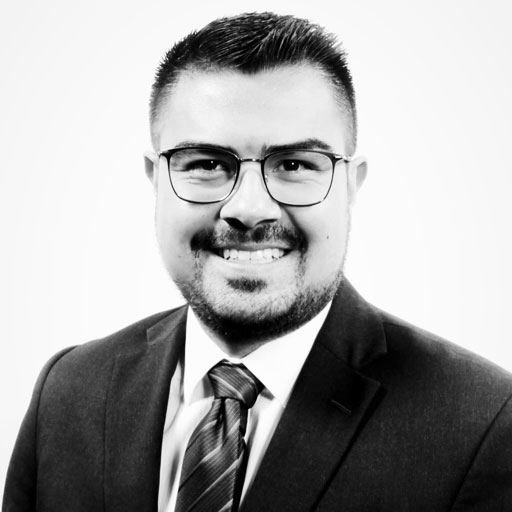 Maestro en Administración Pública por la Universidad del Valle de México. Servidor público en la Secretaría de Relaciones Exteriores.