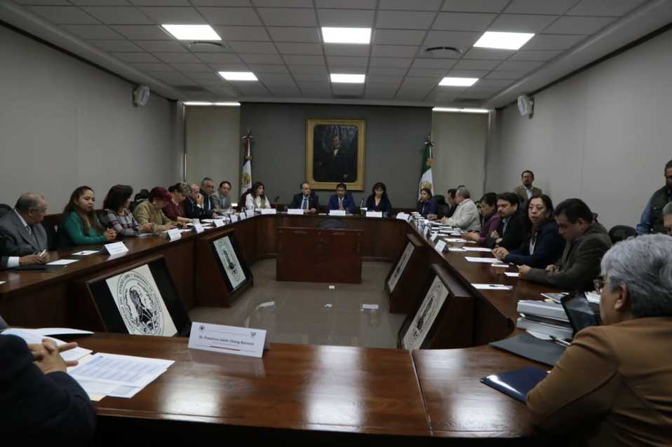 Reunión a puerta cerrada  diputados locales. (Maribel Calderón)