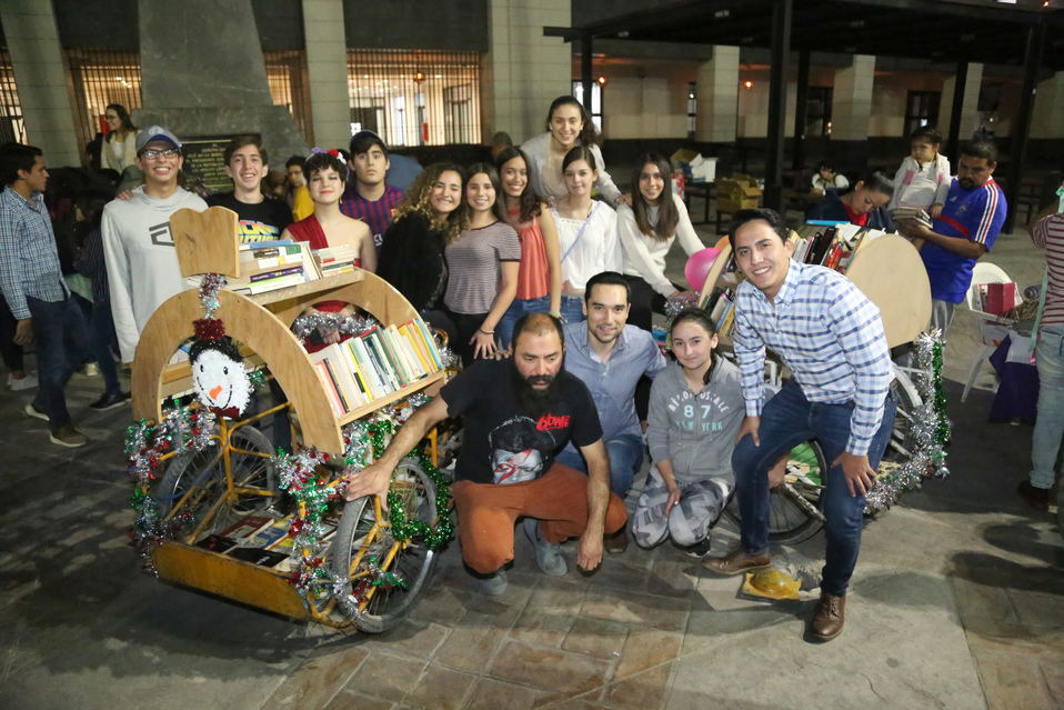 La actividad se creó en los salones del maestro Arturo Braña y busca alimentar la pasión por la lectura. (Martín Piña)