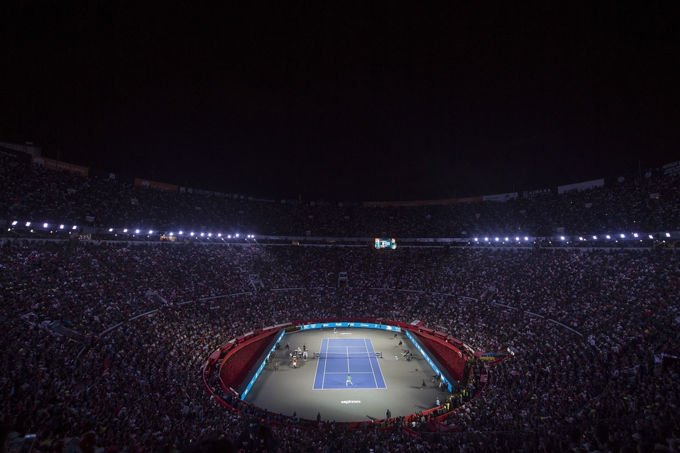 Más de 40 mil espectadores hubo en el juego de exhibición entre Riger Federer y Alexander Zverev en la Plaza de Toros México (Mexsport)