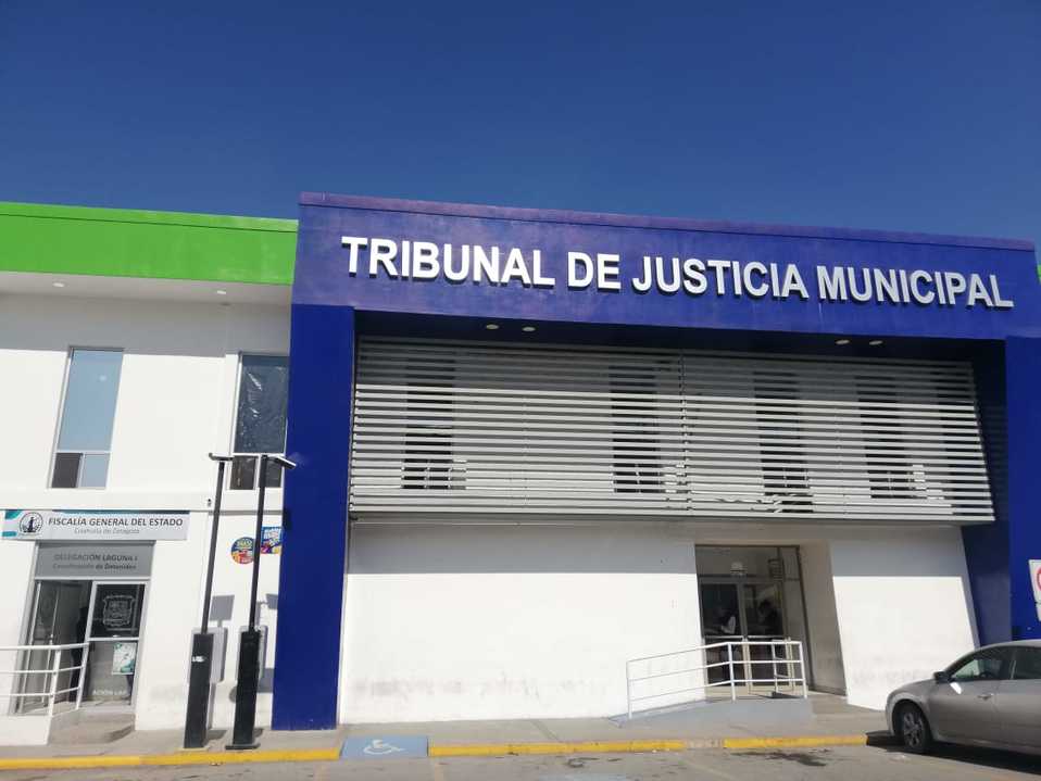 Los tránsitos detuvieron a Primo Emmanuel, para realizarle los exámenes y esto provocó el altercado. (Especial)