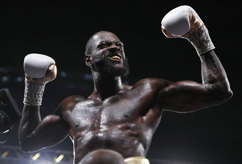 Deontay Wilder vence a Luis Ortíz por nocaut y mantiene campeonato de pesos completos (AP)