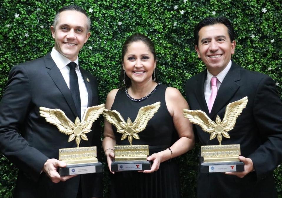 El alcalde recibió el galardón.