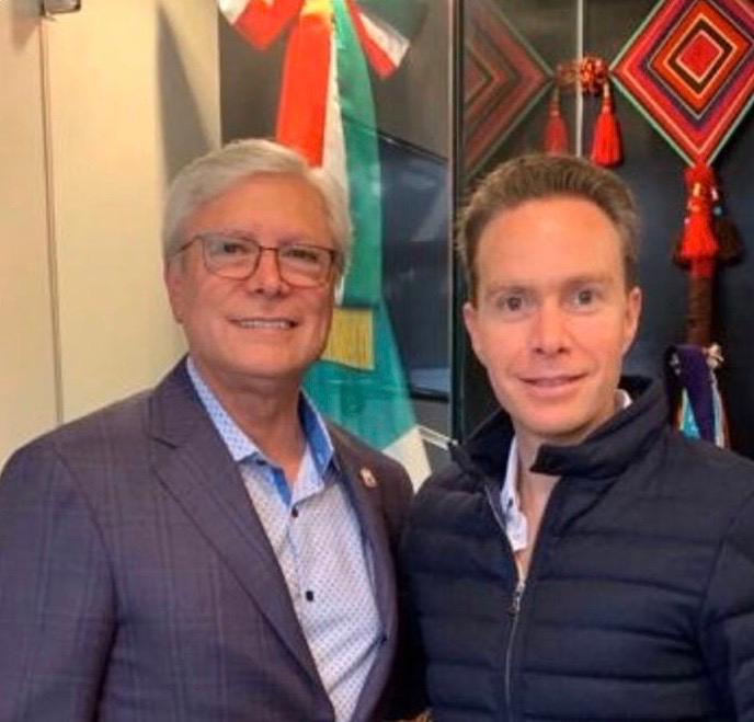 El gobernador de Baja California, Jaime Bonilla, junto al coordinador del PVEM en el Senado Manuel Velasco.