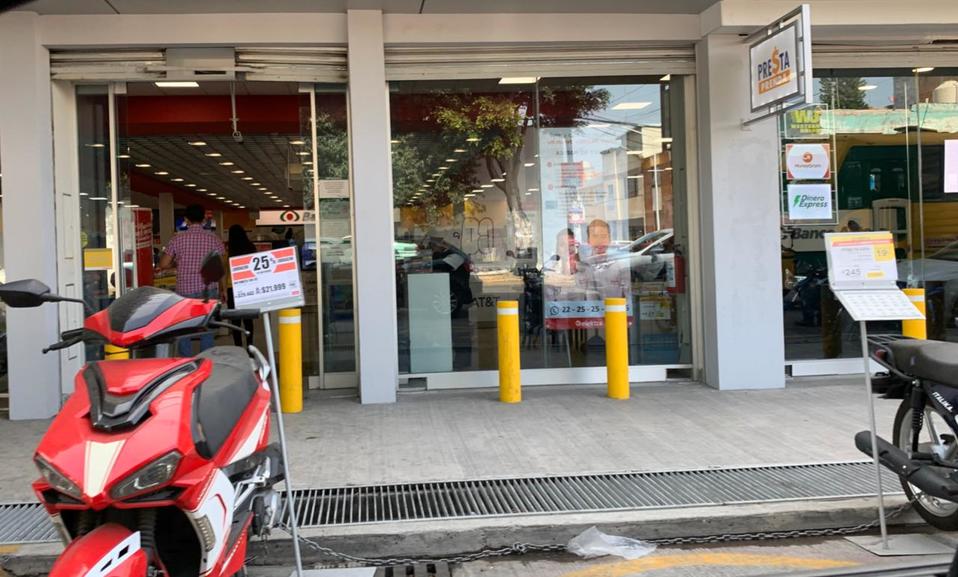 El hecho ocurrió en el Elektra ubicado el 31 Poniente, entre la 17 y 19 Sur.  (Andrés Sánchez Pasén)