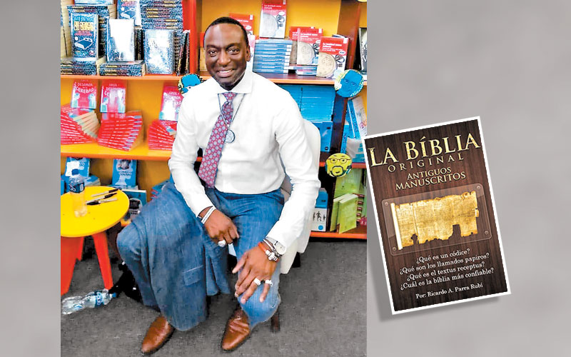¿Qué está leyendo? «‘La Biblia’». (Especial)