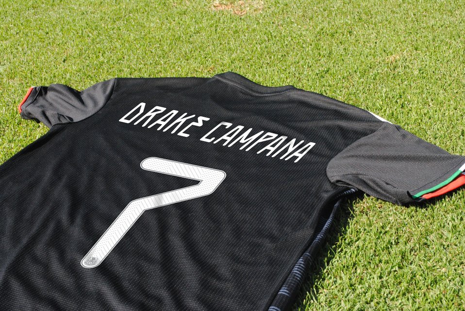 El Tri le regala playera a Drake Bell tras mostrar su amor a México (Twitter @miseleccionmx)
