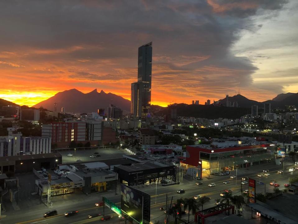 Así amaneció la ciudad de Monterrey este martes.
