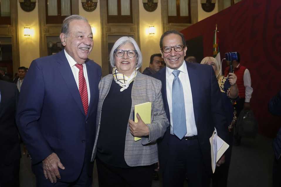 Calors Slim, Graciela Márquez y Carlos Salazar en el anuncio del Plan Nacional de Infraestructura (Araceli López)