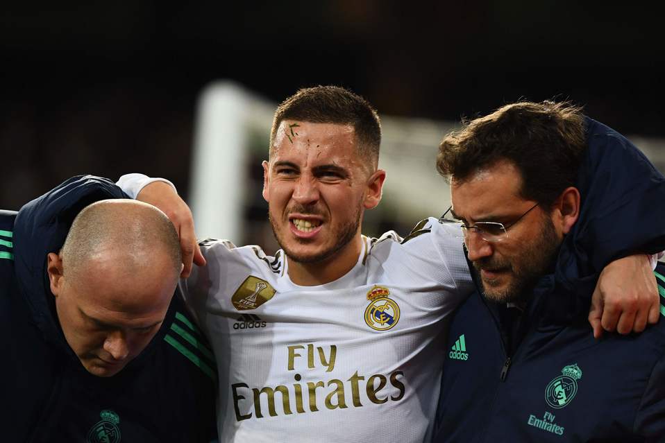 Eden Hazard salió lesionado en el partido contra el PSG (AFP)