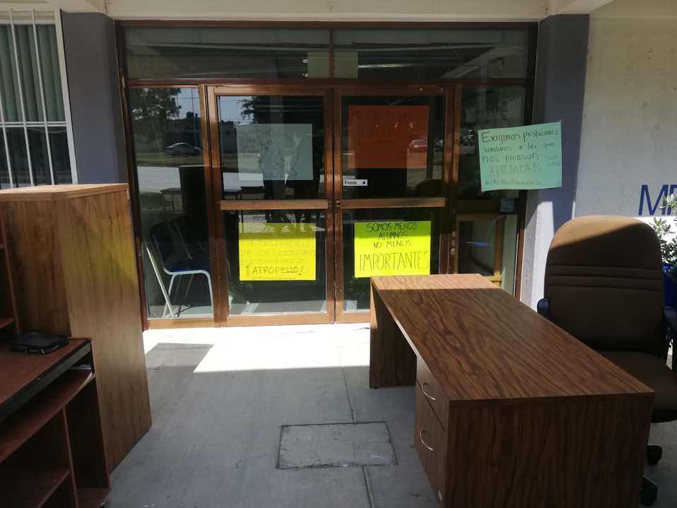 Edificio MF1 del ICBI sigue tomado por alumnos de matemáticas hasta recibir respuesta a las peticiones. (Elizabeth Hernández)