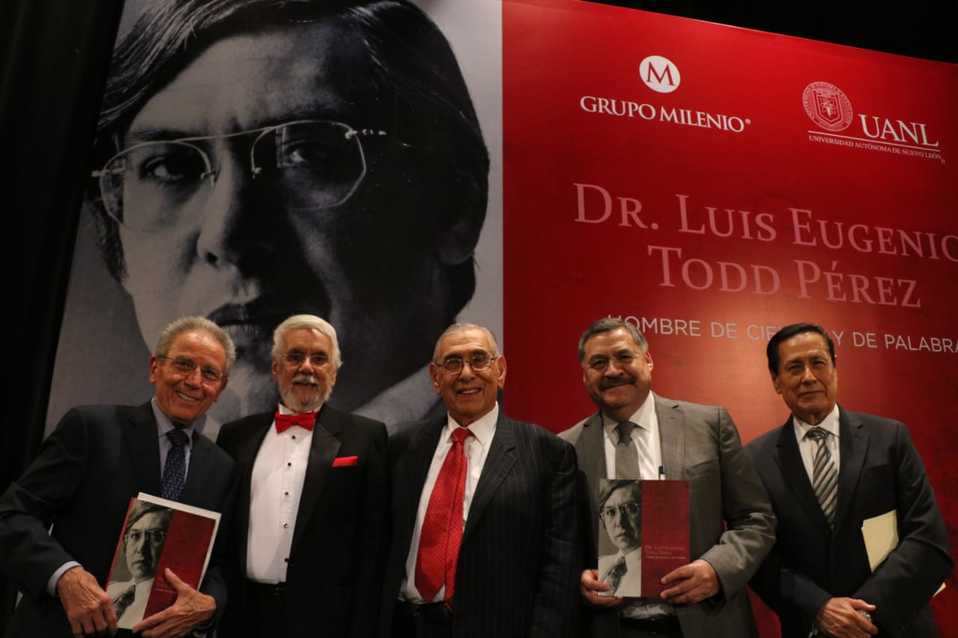 El libro cuenta con la participación de más de 80 personajes que han estado presentes en la vida de Luis Eugenio Todd. Foto: Leonel Rocha.