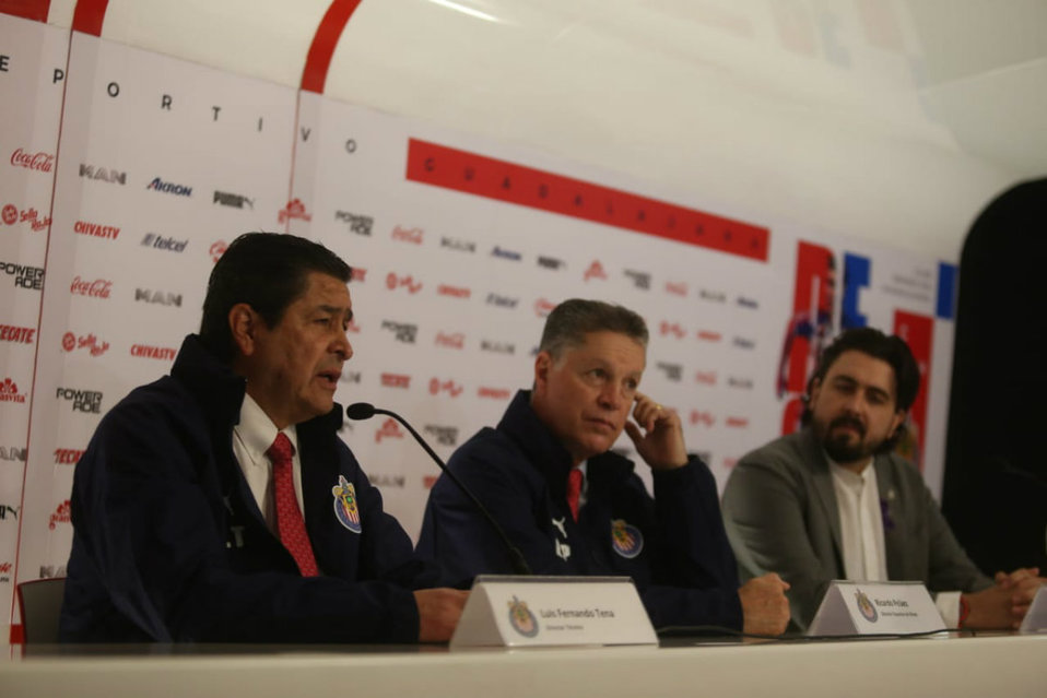 Luis Fernando Tena es ratificado como director técnico de Chivas (Fernando Carranza)