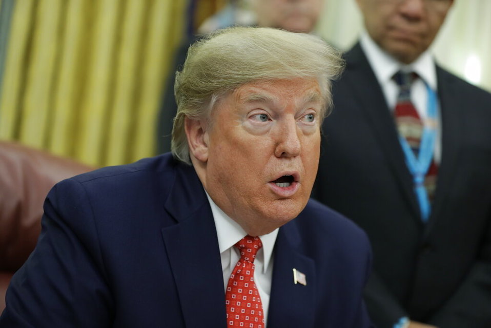 El presidente Donald Trump durante un evento en la Oficina Oval de la Casa Blanca, en Washington. (AP)