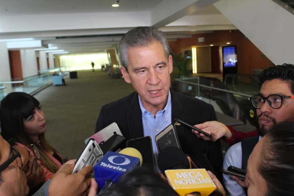 El alcalde Héctor López Santillana aseguró que buscan solidarizarse con las familias leonesas. Foto: Daniela Béjar.