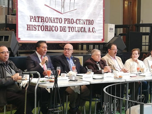 El alcalde se reunió con el patronato de zona centro. (Alondra Ávila)