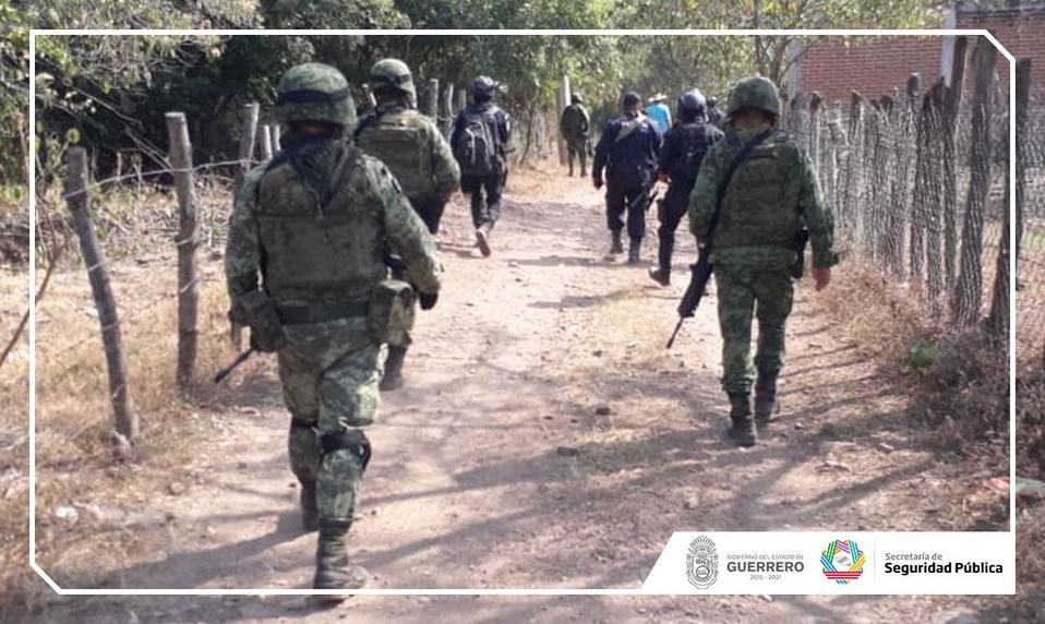 Autoridades vigilaron el traslado de los habitantes de El Cerano hacia Zirándaro. (Especial)
