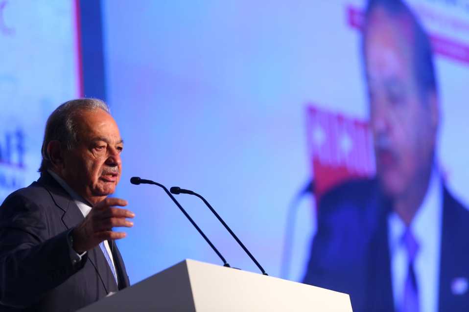 Carlos Slim en conferencia durante el 30 Congreso Nacional de Ingenieros. (Especial)