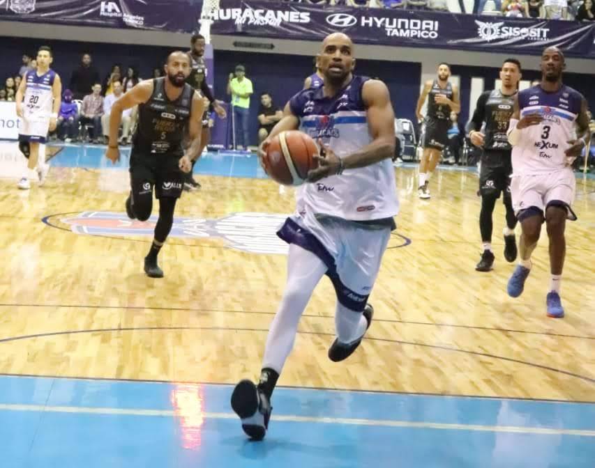 Huracanes Tampico se enfrentó a Fuerza Regia.