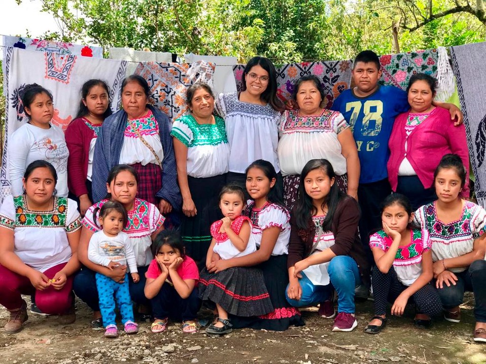El proyecto artesanal de economía solidaria fue puesto en marcha en Hueyapan, Puebla.Especial.