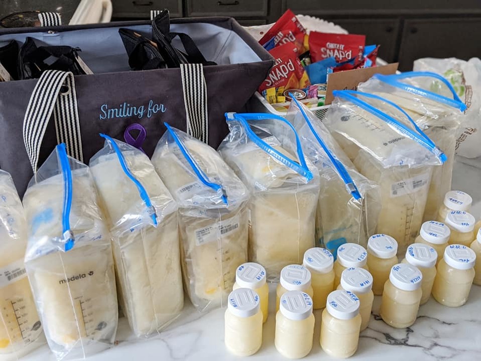 Durante 63 días, Sierra bombeó su leche para donarla a los bebés que la necesitaran (Fabook Sierra Strangfeld).